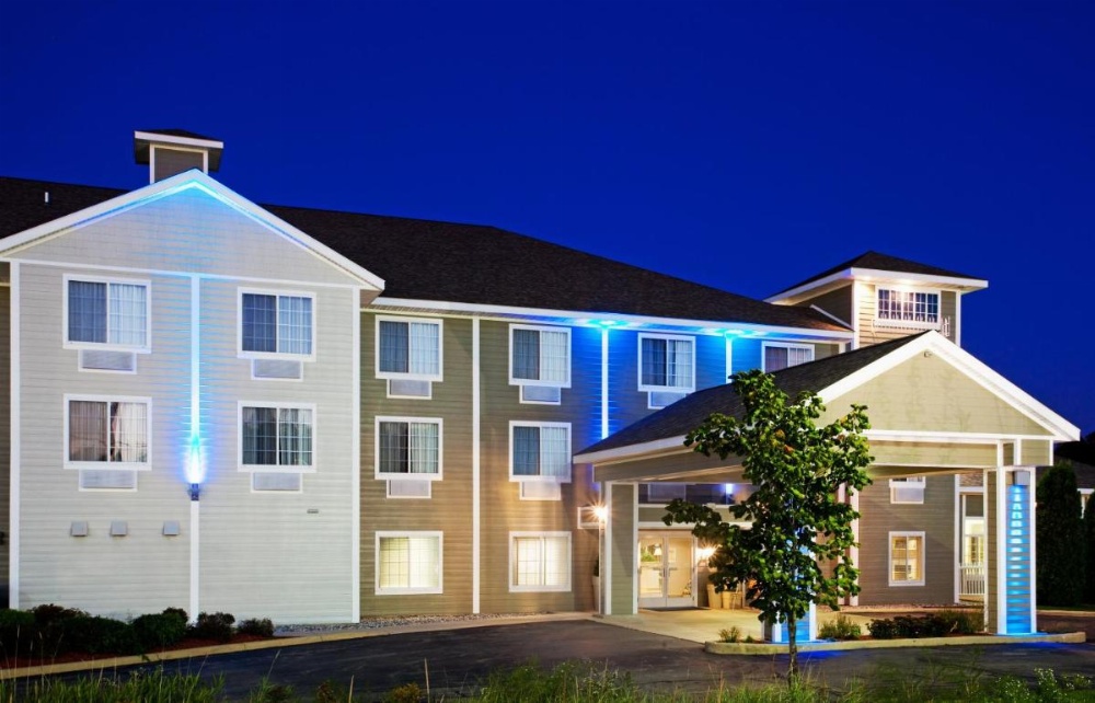 Holiday Inn Express & Suites New Buffalo, MI Image 28