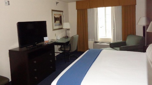 Holiday Inn Express & Suites New Buffalo, MI image 40